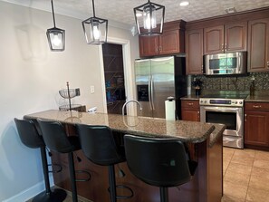 Private kitchen - Peaceful Family Retreat on Smith Lake (Logan)