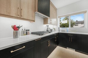 Coffee/tea maker, fridge, microwave, oven