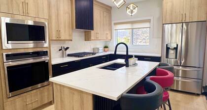 Modern luxury home close to University of Alberta and near downtown