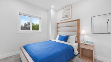 3 bedrooms, iron/ironing board, WiFi (free), bed sheets