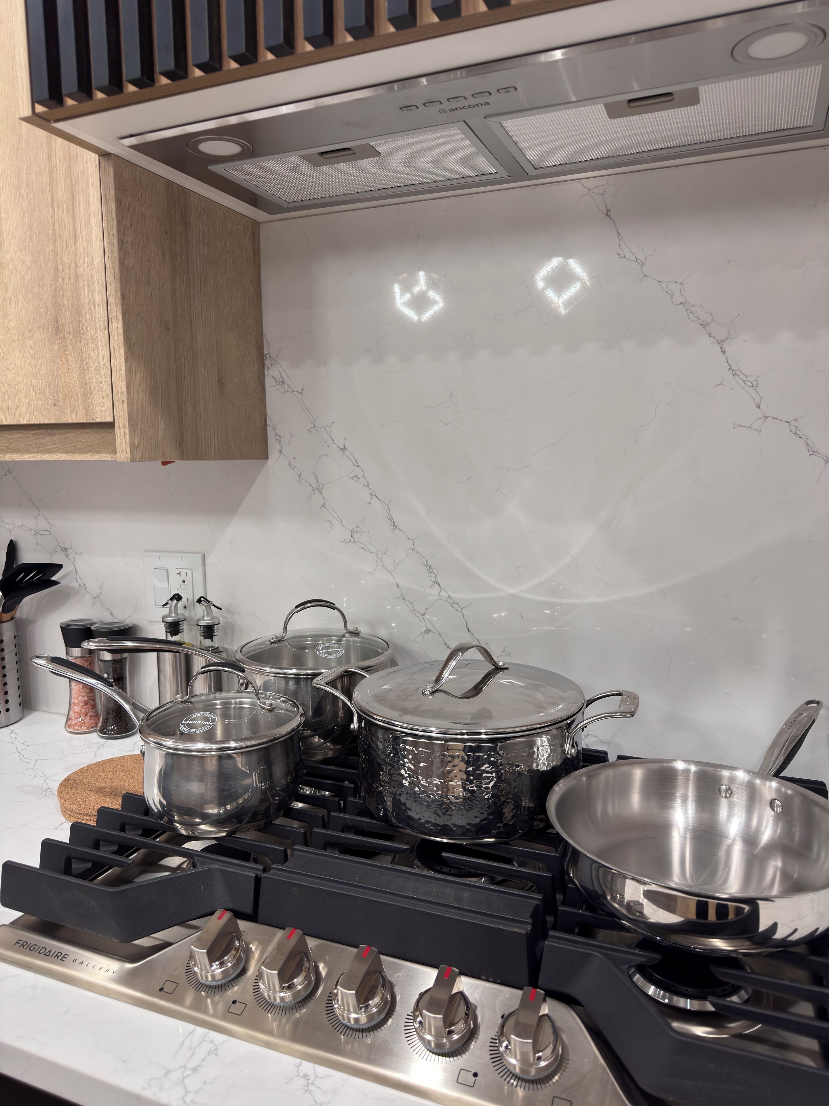 雪櫃、微波爐、焗爐、爐具