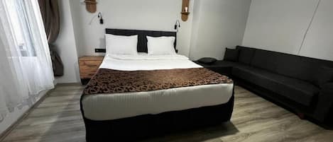 Bureau, espace de travail pour ordinateur portable, rideaux occultants