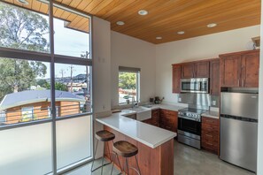 Family Suite, 1 Queen Bed with Sofa bed | Private kitchen | Full-size fridge, microwave, oven, stovetop - anchor inn pacifica (Pacifica)