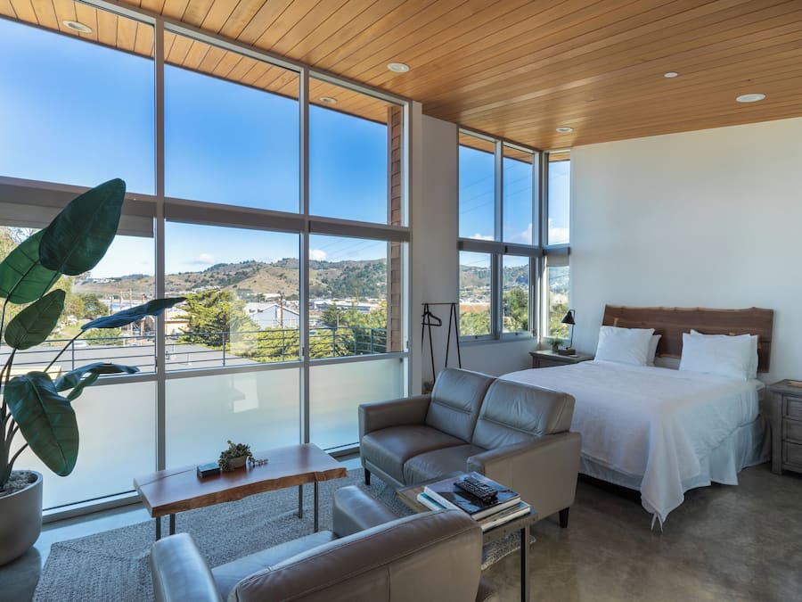 Superior Studio | Desk, soundproofing, iron/ironing board, free WiFi