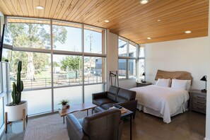 Studio, Roll-in Shower, Ocean View | Desk, soundproofing, iron/ironing board, free WiFi - anchor inn pacifica (Pacifica)