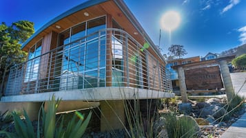 Studio, Roll-in Shower, Ocean View | Desk, soundproofing, iron/ironing board, free WiFi