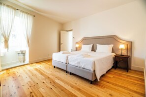 5 chambres, fer et planche à repasser, Wi-Fi, draps fournis