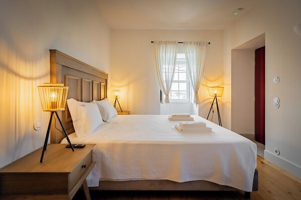 5 Schlafzimmer, Schreibtisch, Bügeleisen/Bügelbrett, Reisekinderbett