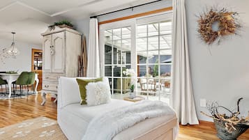 Smart-TV, Kamin, Arbeitsbereiche