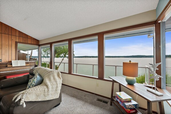 Smart TV - 200' Waterfront classic home ~ AC on a Private Raft Island (Gig HArbor)