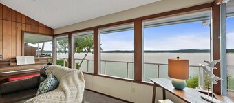 200' Waterfront classic home ~ Private Raft Island