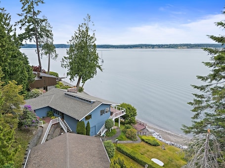 Exterior. 200' Waterfront classic home ~ AC on a Private Raft Island