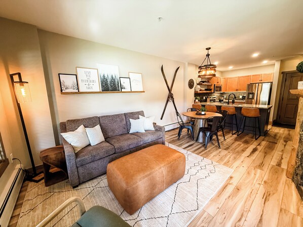 TV, fireplace - Cozy, Modern Ski Retreat Just Steps from Ski Lift! (Frisco)