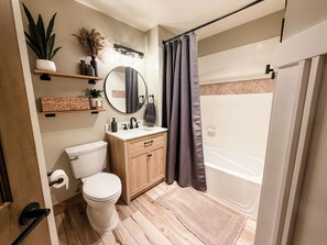 Hair dryer, towels, soap, toilet paper - Cozy, Modern Ski Retreat Just Steps from Ski Lift! (Frisco)