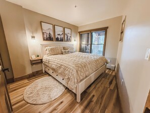 1 habitación, tabla de planchar con plancha, internet y ropa de cama 