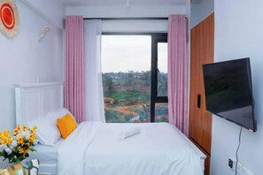 2 bedrooms, desk, iron/ironing board, free WiFi