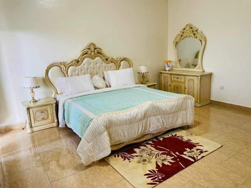 5 bedrooms, iron/ironing board, WiFi