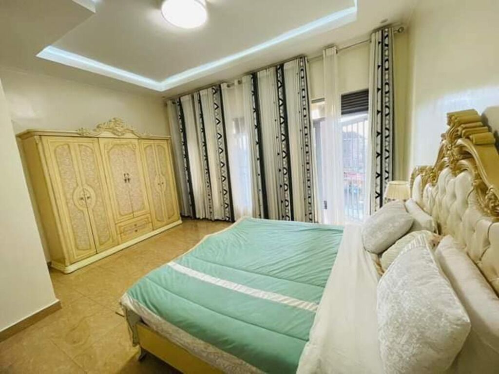 5 habitaciones, tabla de planchar con plancha y wifi 