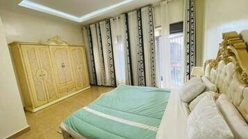 5 Schlafzimmer, Bügeleisen/Bügelbrett, WLAN