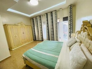 5 Schlafzimmer, Bügeleisen/Bügelbrett, WLAN