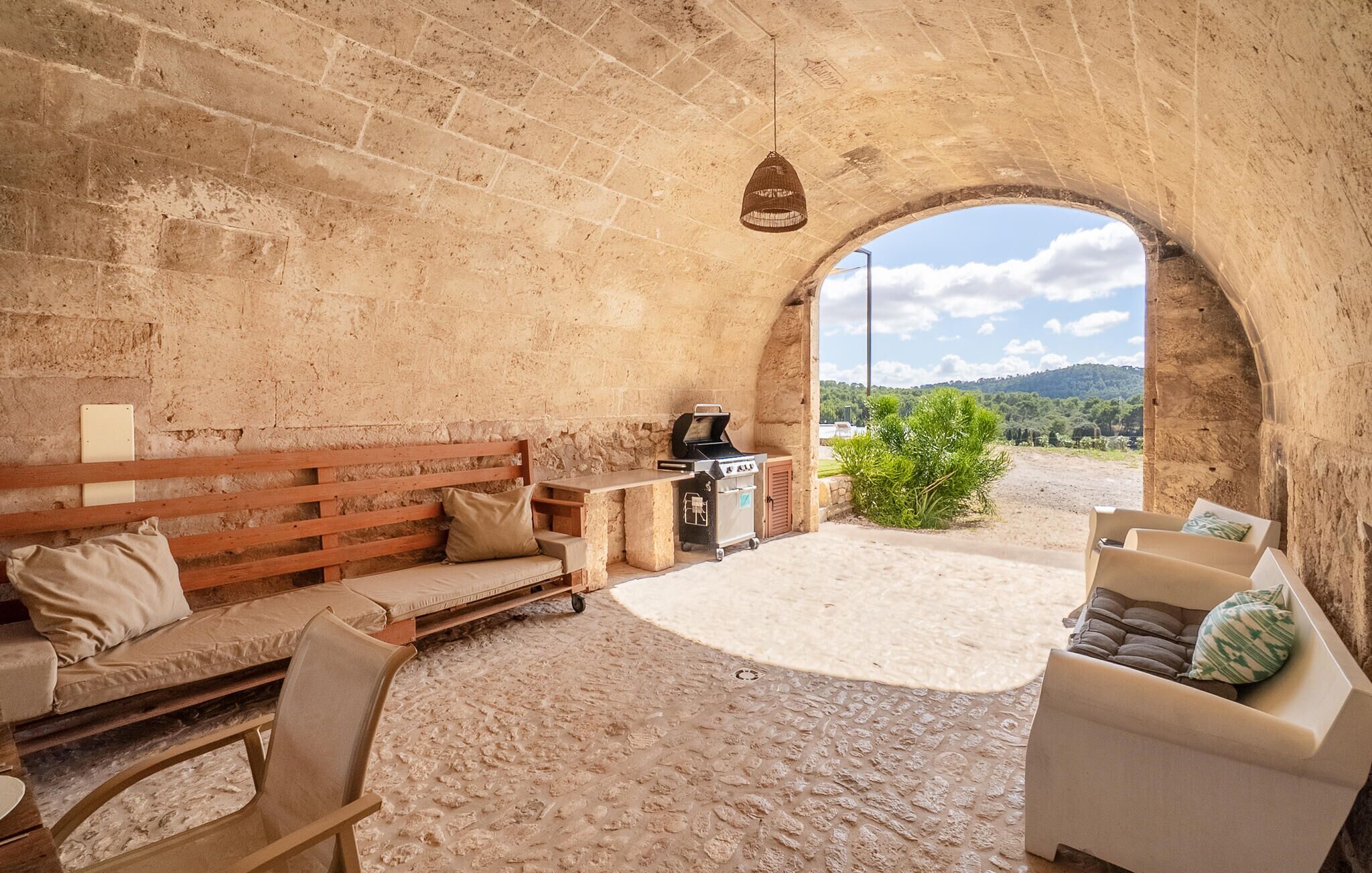 المنشأة من الداخل