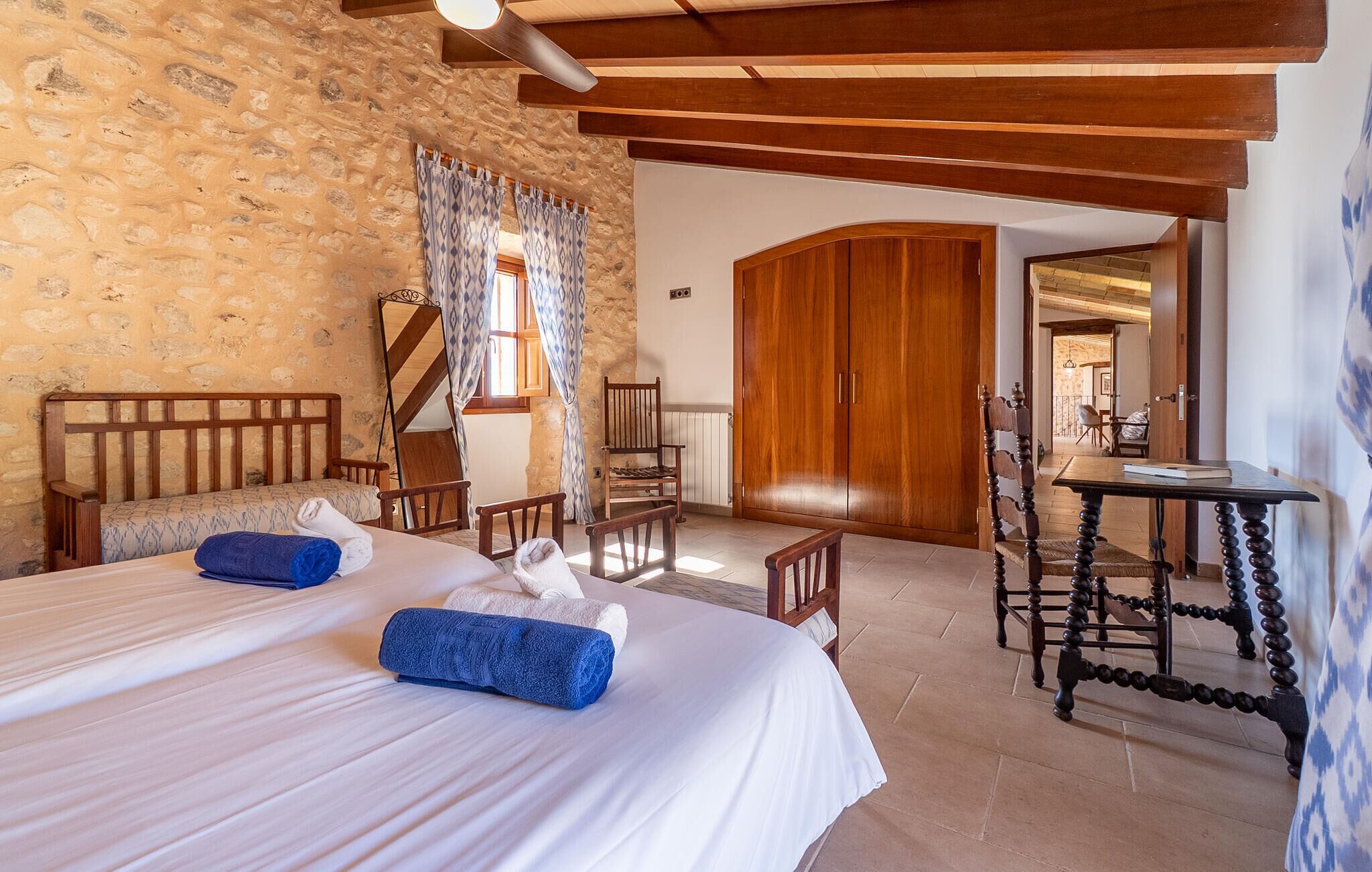 Un bressol de viatge i wifi gratuïta 