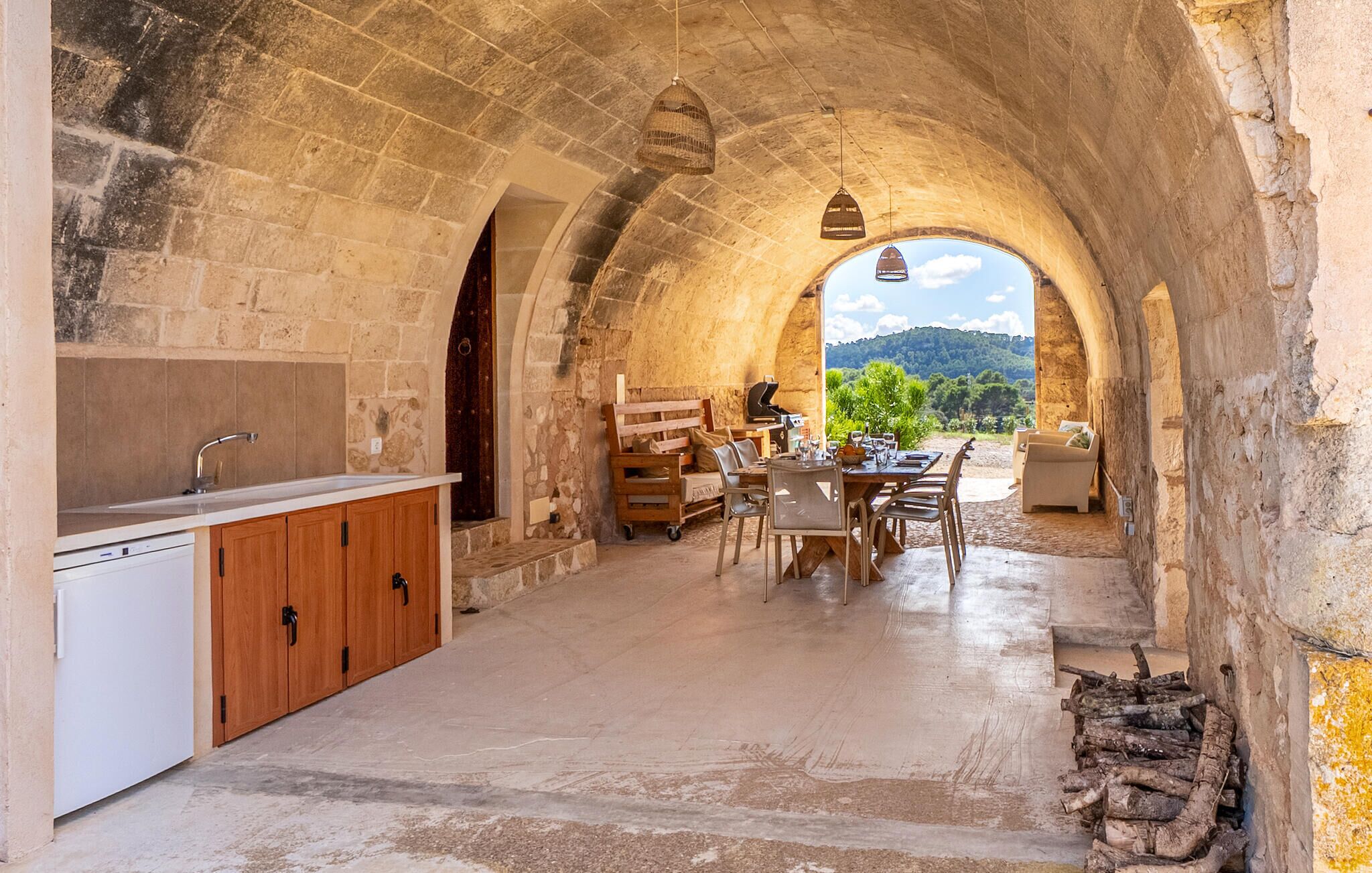 المنشأة من الداخل