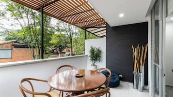 Departamento estándar, balcón, vista al jardín | Balcón