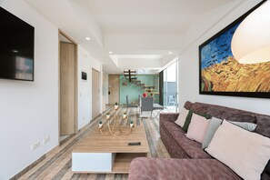 Deluxe-Maisonette, Balkon, Stadtblick | Wohnbereich