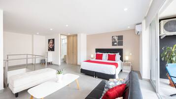 Dúplex superior, balcón, vista a la ciudad | Cortinas blackout, tabla de planchar con plancha y wifi gratis