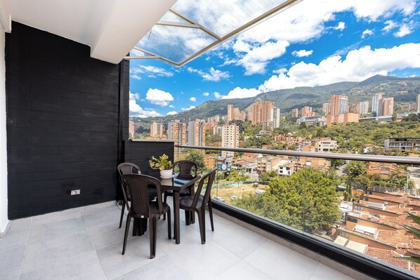 Duplex supérieur, balcon, vue sur la ville | Balcon