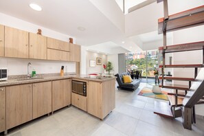 Superior-Maisonette, Balkon, Stadtblick | Eigene Küche