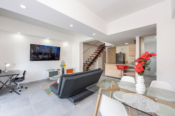 Superior Duplex, Balcony, City View | Ruang tamu