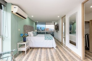Deluxe Duplex, Balcony, City View - Borbon Suites (Medellin)