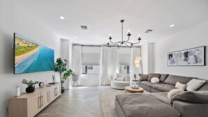 Living area - Paradise Living in Uptown Sarasota (Sarasota)
