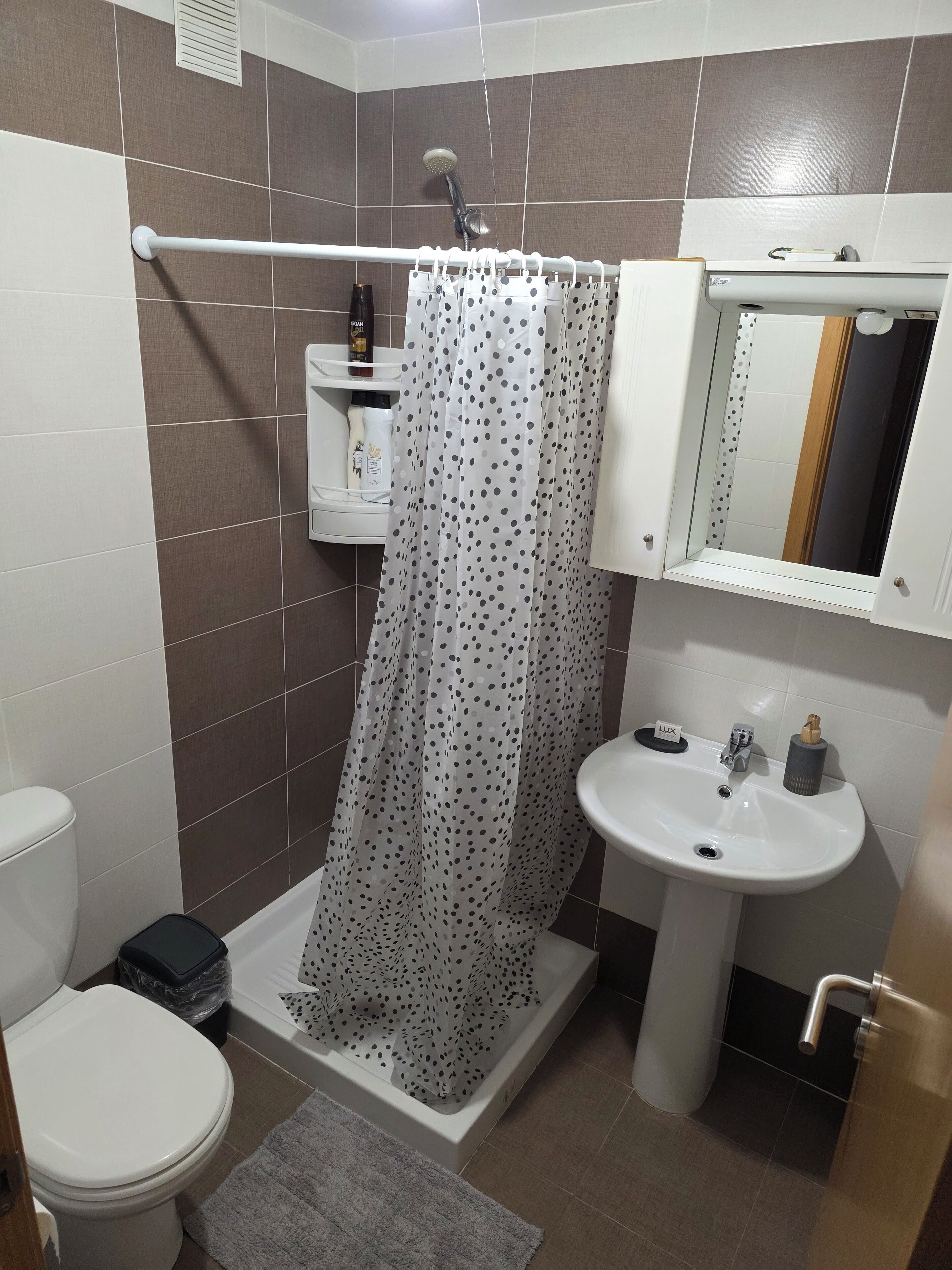 Suihku, bidee, pyyhkeet, saippua