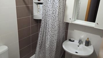 Ducha, bidé, toallas y jabón