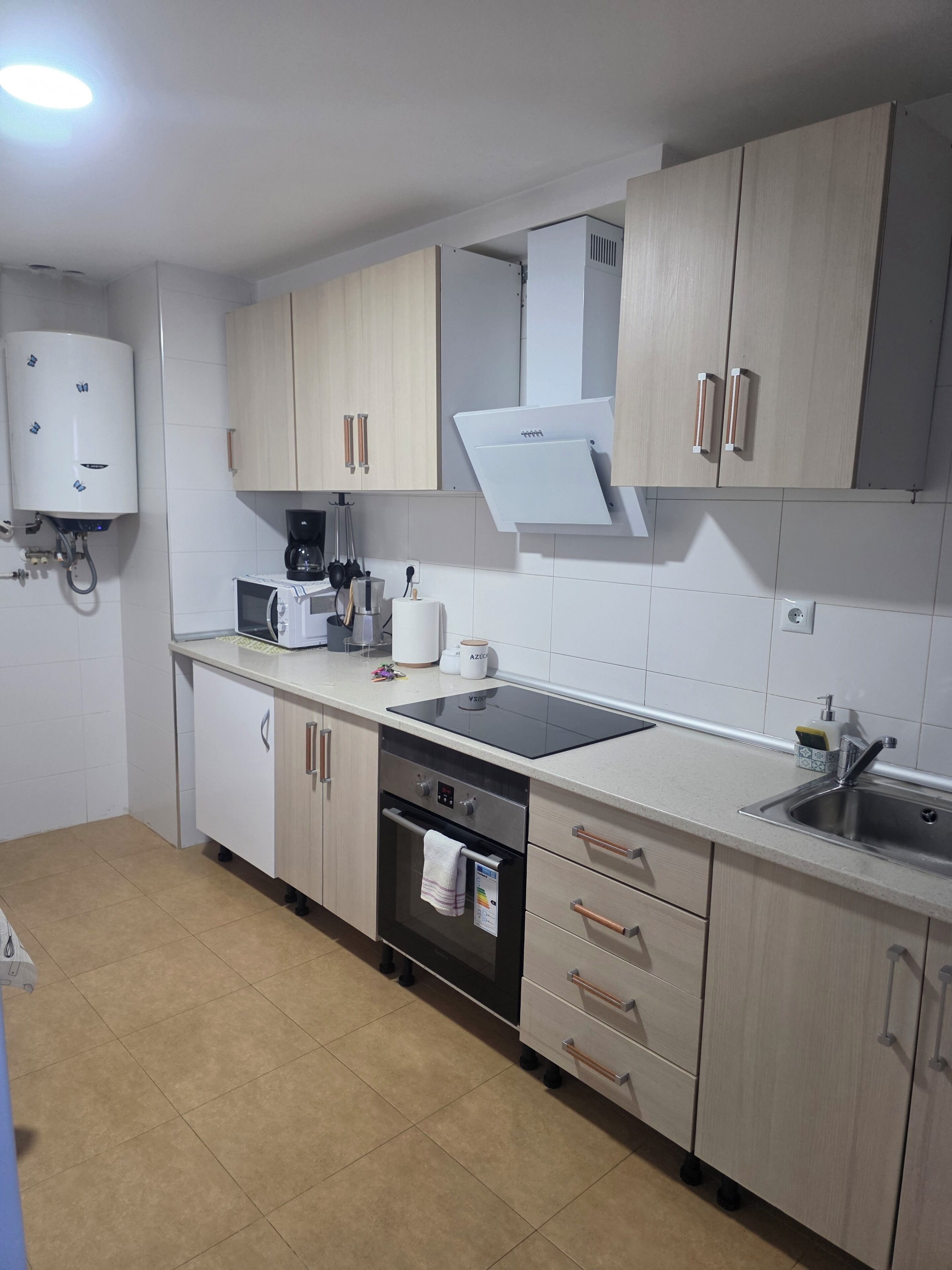 Frigorifero, microonde, forno, macchina per tè/caffè