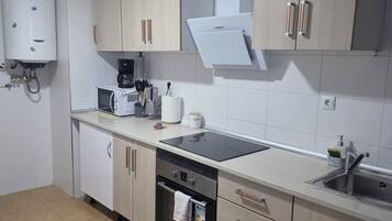 Frigorifero, microonde, forno, macchina per tè/caffè