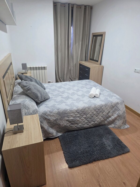 2 bedrooms, free WiFi, bed sheets - SNEY'S HOUSE (Sarria)