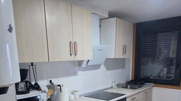 Fridge, microwave, oven, coffee/tea maker