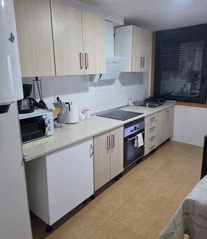 Fridge, microwave, oven, coffee/tea maker - SNEY'S HOUSE (Sarria)