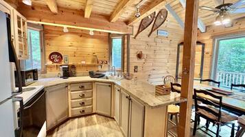 Coffee/tea maker, fridge, oven, stovetop