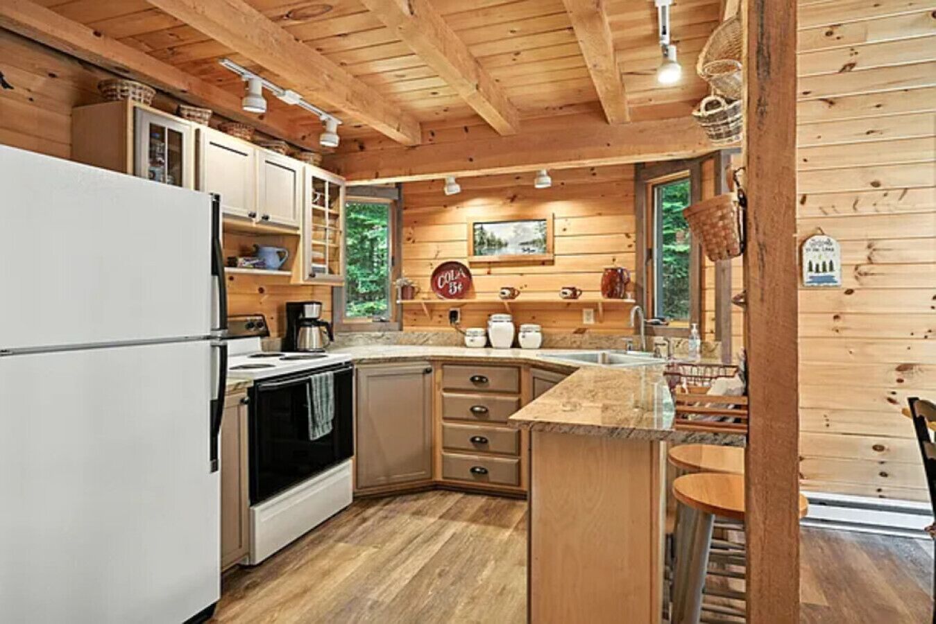 Fridge, oven, stovetop, coffee/tea maker