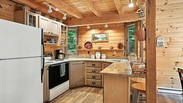 Fridge, oven, stovetop, coffee/tea maker