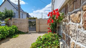 A gravel driveway leading to a wooden gate, surrounded by greenery and a stone wall. - 5 bedroom lovely home in Saint-Martin-des-Champ (Saint-Martin-des-Champ)