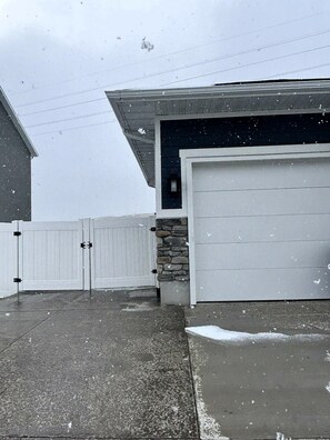 المنطقة المحيطة بالمنشأة