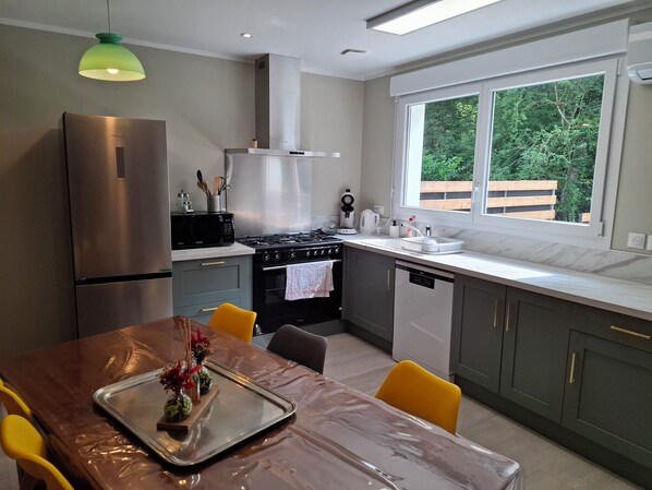 Mikrobølgeovn, ovn, kogeplade, opvaskemaskine