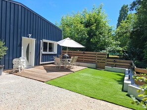 Outdoor dining - New 70m² apartment (Saint-Vit)