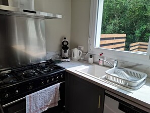 Microondas, horno, parrilla de estufa y lavavajillas 